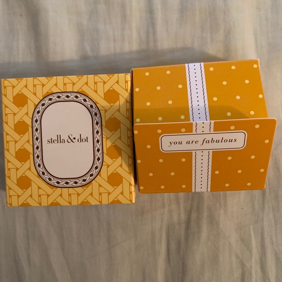 Stella & Dot Moraley Flower Stackable Gold Ring - Picture 4 of 4